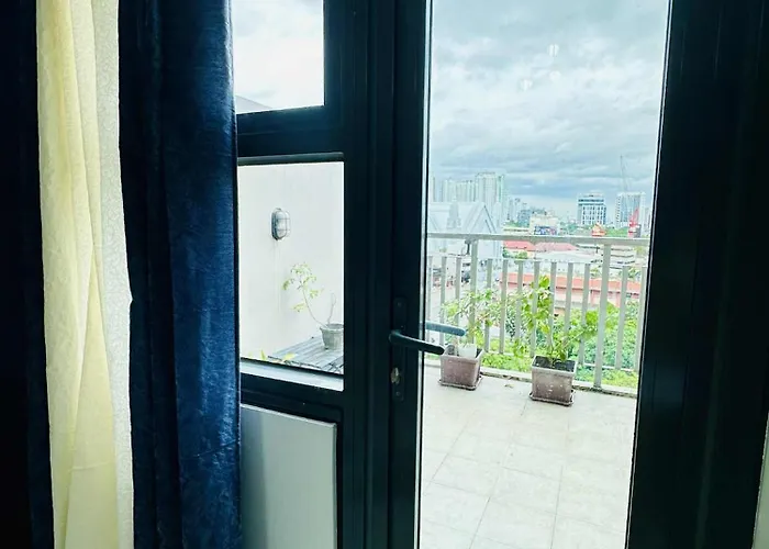 09t2 Chic Corners, W Balcony, Horizons 101