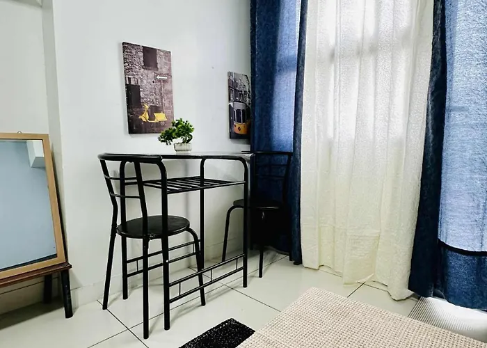 09t2 Chic Corners, W Balcony, Horizons 101